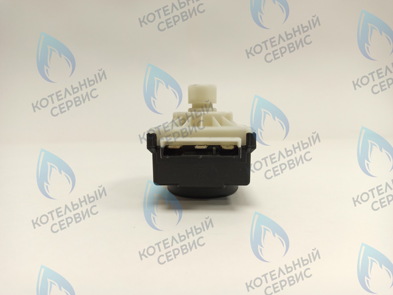 GM002 Сервопривод (мотор) трехходового клапана ARISTON (61302483-01) 10мм 220/240v (E) BAXI (5647340, 5694580, 5694581, 200025379, YYY56945811P, YYY005694581), CHAFFOTEAUX (61302483-01) в Орле